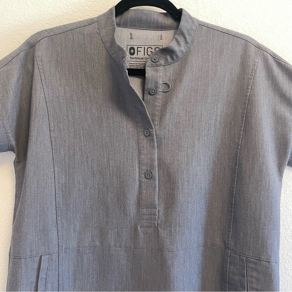 Figs Manila Scrub Top - Picture 2 of 6